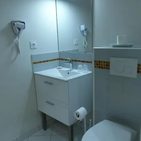 Au Clos De L'etang بيت ضيافة Ravel